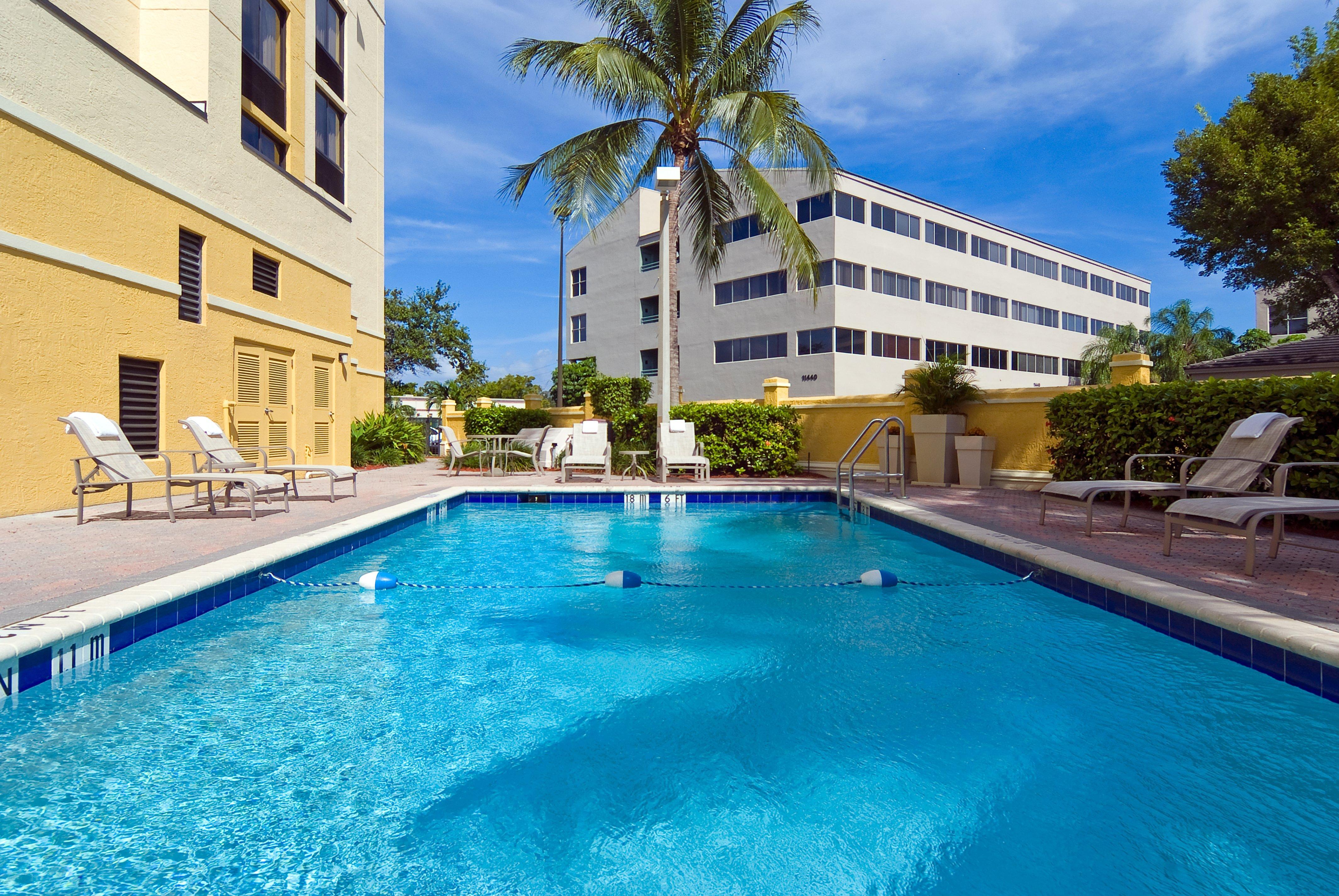 Holiday Inn Express Hotel & Suites Kendall East-Miami By Ihg Экстерьер фото
