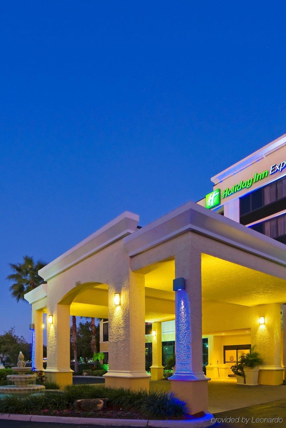 Holiday Inn Express Hotel & Suites Kendall East-Miami By Ihg Экстерьер фото